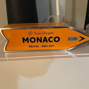 Veuve Clicquot arrow Box, Monaco